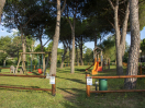 casa-soggiorno-caorle-giardino-giochi