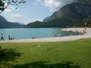 La spiaggia del lago di Molveno