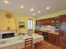 villa-piobbico-cucina