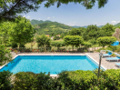 villa-piobbico-piscina