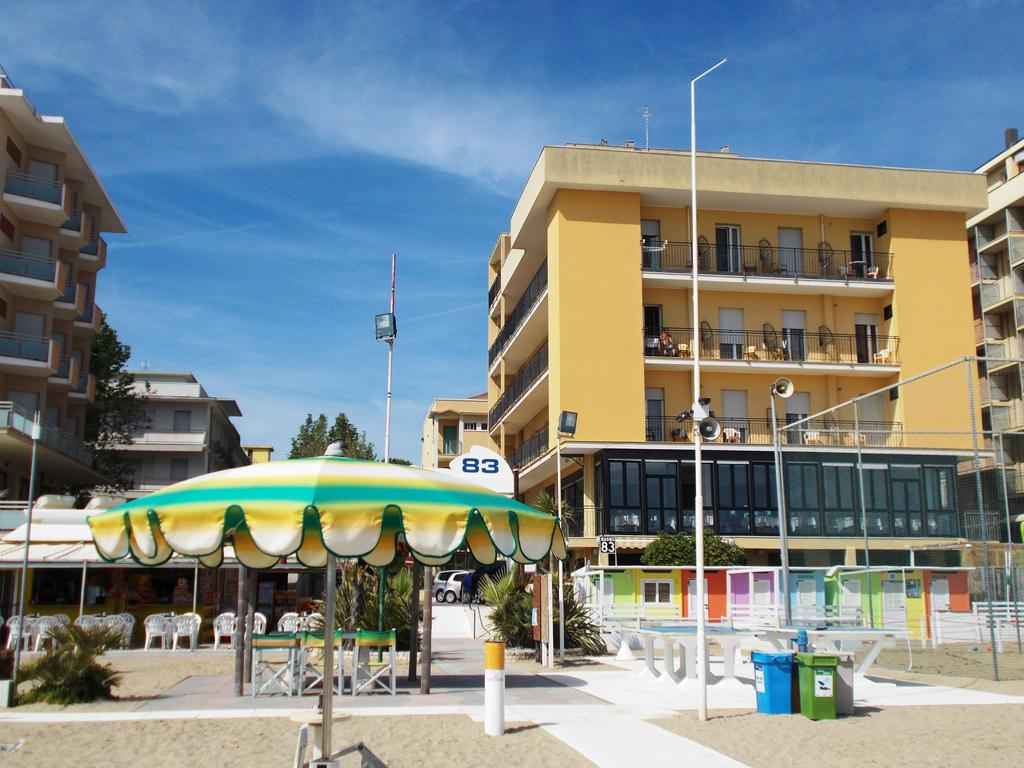 Hotel 3 stelle a Igea Marina sulla spiaggia Rif 015