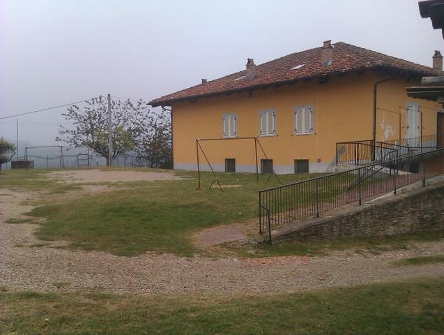 Casa in autogestione sulle Langhe Rif 094